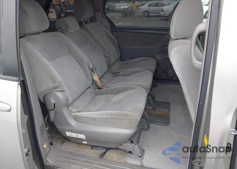 2010 Toyota Sienna Le z USA, uszkodzony, nr VIN 5TDKK4CC1AS334746